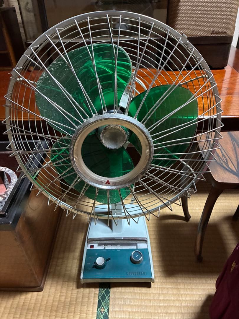 昭和レトロ家具・家電・雑貨まとめ売り（箪笥・座卓・扇風機・火鉢・テレビ台など）