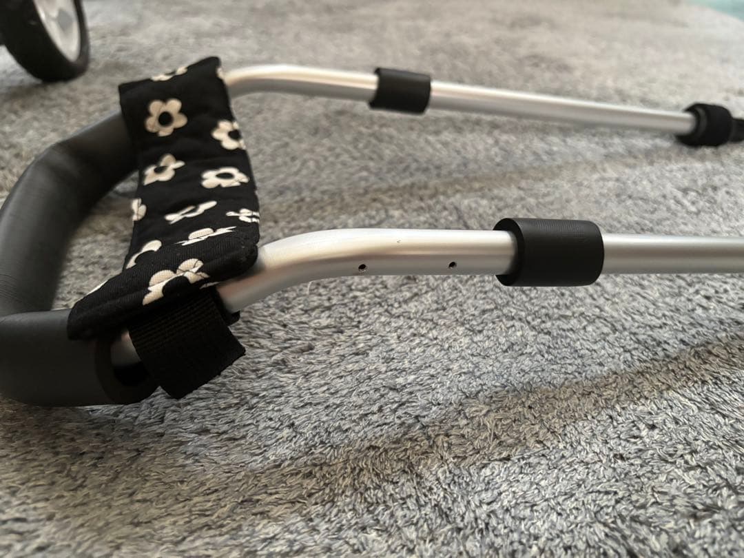 犬用車椅子　犬の歩行器　4輪　顎乗せ付き　手足が弱くなってきた子