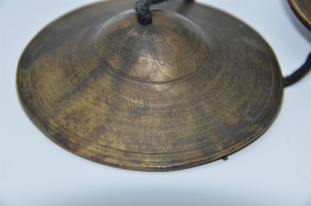 仏具　妙鉢　密教　鳴り物　シンバル　銅鑼　打楽器　仏教美術