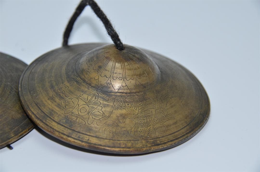 仏具　妙鉢　密教　鳴り物　シンバル　銅鑼　打楽器　仏教美術