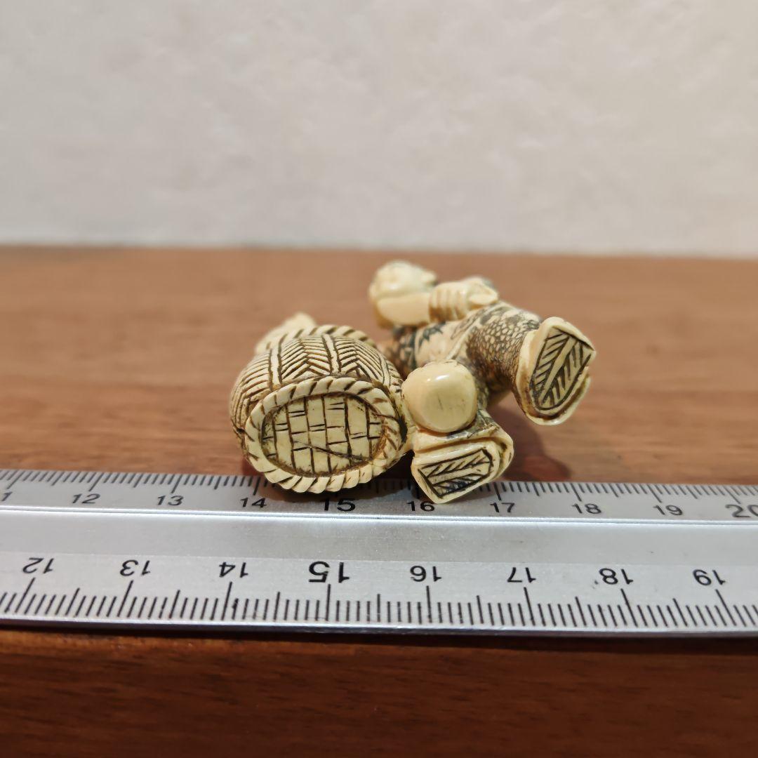 時代提物 人物根付 天然素材【魚売り】高さ約5.2cm 重さ26ｇ 江戸の暮らし