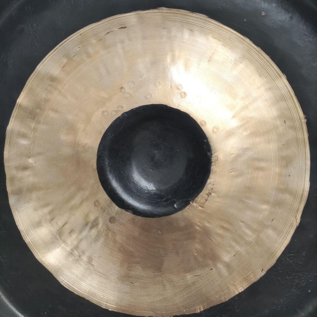 銅鑼 ドラ 直径27.8cm 重さ1070g バチ付き