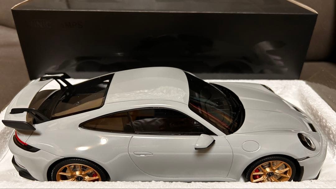 ミニチャンプス 1/18 ポルシェ911 (992) GT3 2021