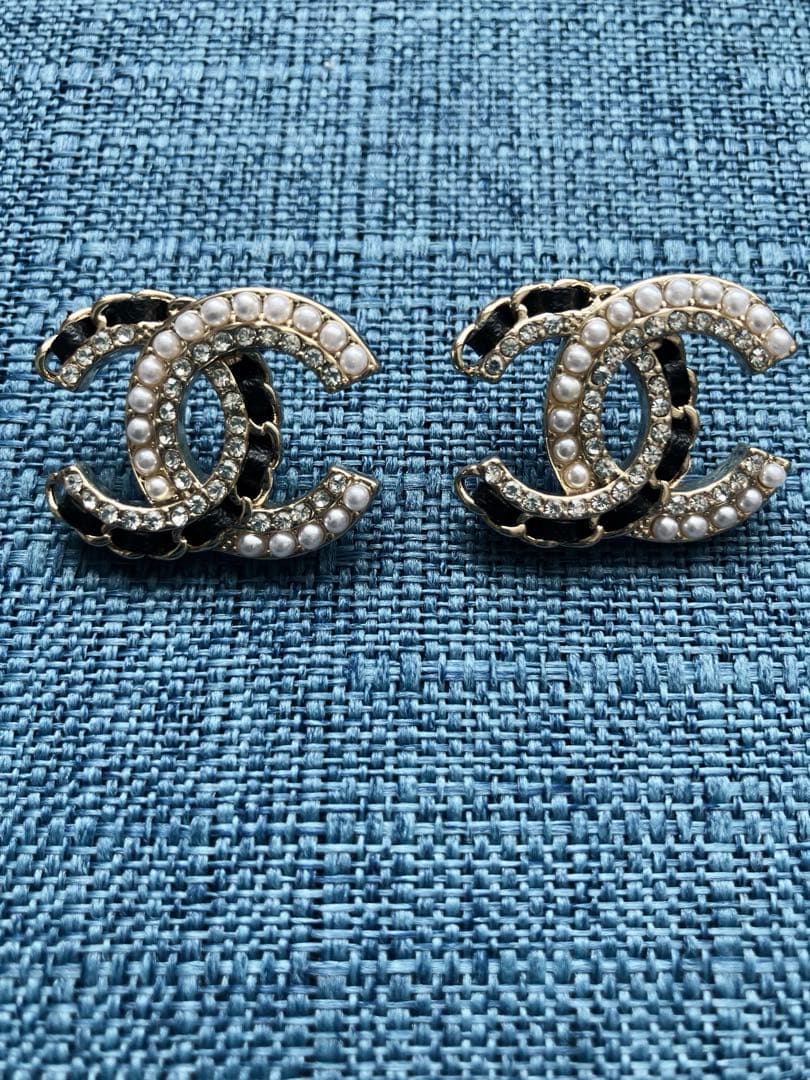 CHANEL ピアス　ノベルティ　COCO 大きめ　ラインストーン　パール