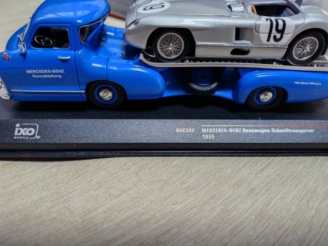 イクソ　メルセデスベンツトランスポータ ミニチャンプス メルセデスベンツ