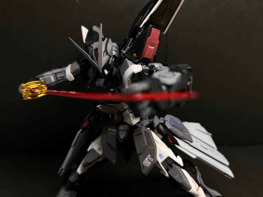 ガンプラ　全塗装完成品　MG ガンダムアストレイ