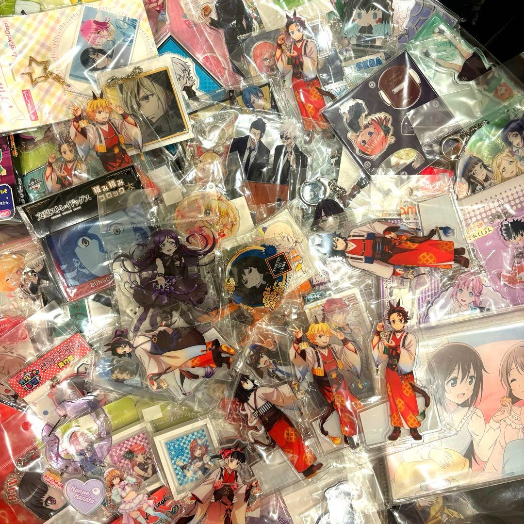 鬼滅の刃 ワンピース　ラブライブ！アニメグッズ　まとめ売り 大量　1500点以上