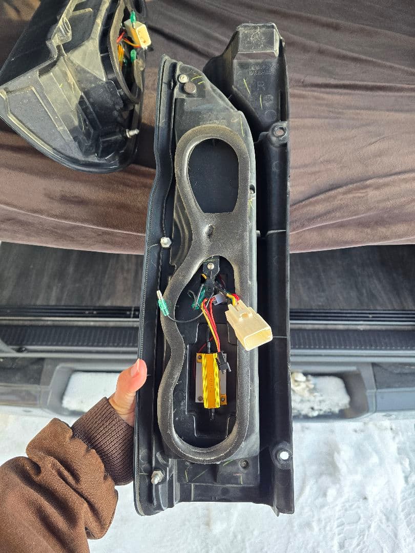 ハイエース　テールランプ　ヴァレンティ