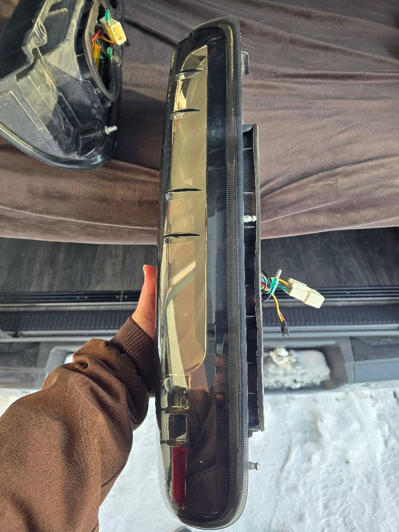 ハイエース　テールランプ　ヴァレンティ