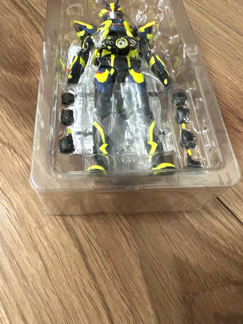 SHフィギュアーツ 仮面ライダーゼロワン シャイニングアサルトポッパー