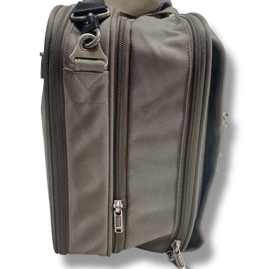 トゥミ　TUMI ビジネス　旅行バッグ　希少品　大谷用　グレー　ショルダーバッグ