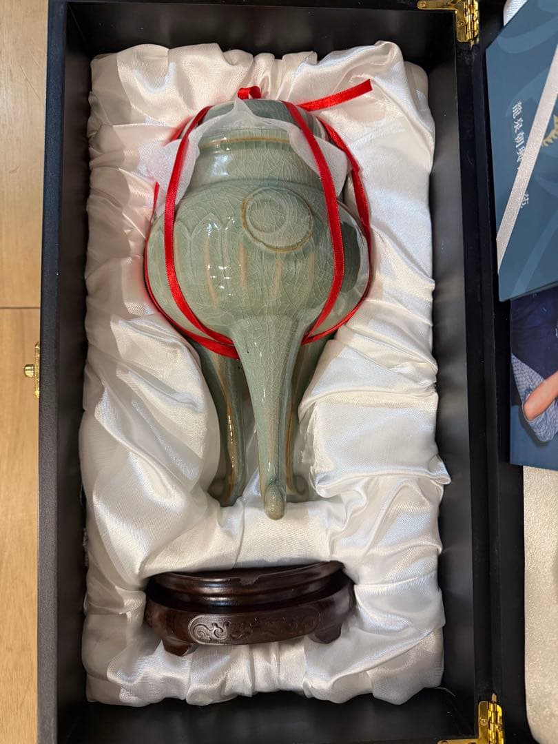 中国工芸美術大師　徐朝興作龍泉朝興青磁　三足香炉 ※証明書付き