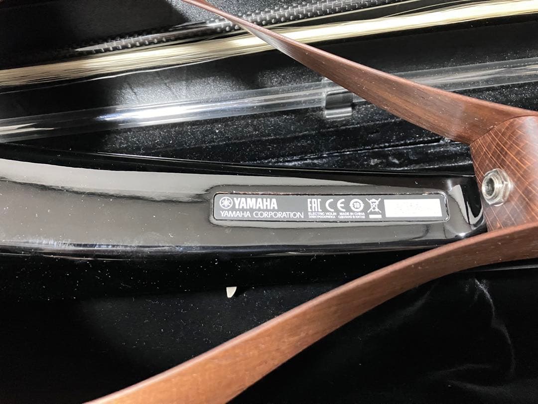 YAMAHA YEV104 エレクトリックバイオリン　カーボン弓肩当てアンプ付き