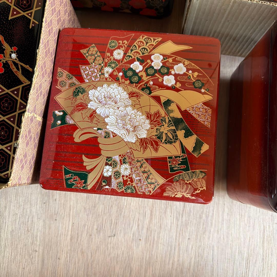 伝統的な日本の漆器重箱　5個セット