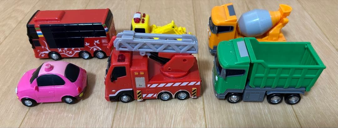 【１月末出品停止予定】ちびっこバス　タヨ　ミニカー　キャリアカーセット　TAYO