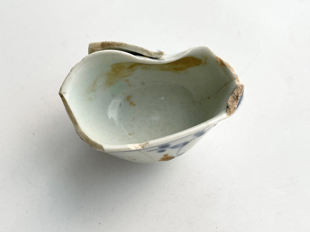 骨董　アンティーク　初期伊万里陶片　染付薺文小碗　盃　酒器　残欠　発掘　出土