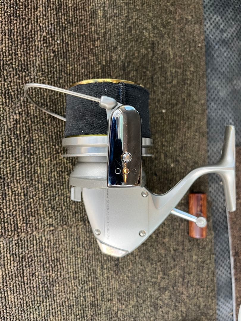 シマノ　SHIMANO スーパーエアロテクニウム（右）