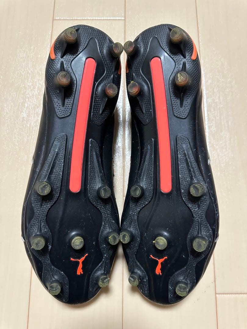 PUMA KING アルティメットFG/AG（ブラック/オレンジ）