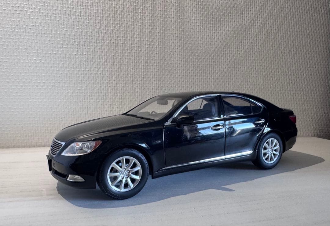 NOREV Lexus LS 460 ブラック ミニカー