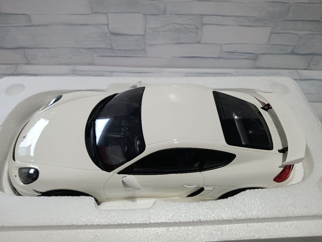 1/18 GTスピリット　ポルシェ　ケイマン　GT4　ホワイト　ミニカー