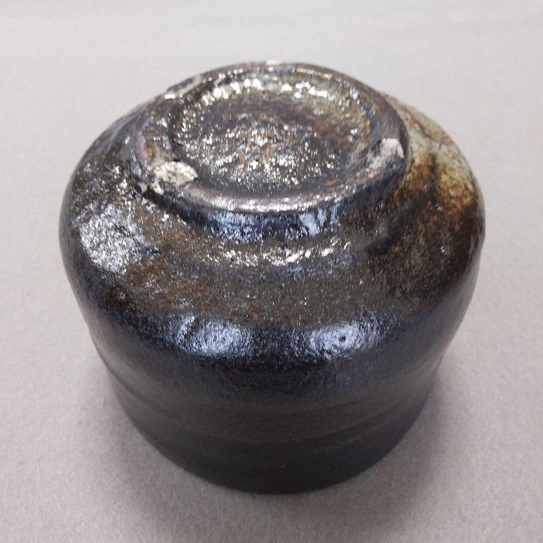 唐津焼　西岡小十　氏作　黒唐津茶碗　共箱・共布つき
