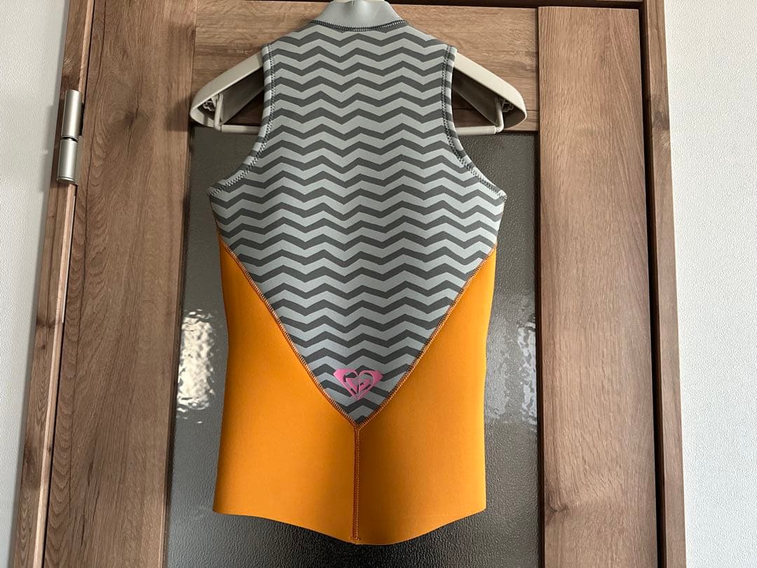 新品　ロキシー♡ROXY フロントジップ タッパー ベスト ウェットスーツ ML