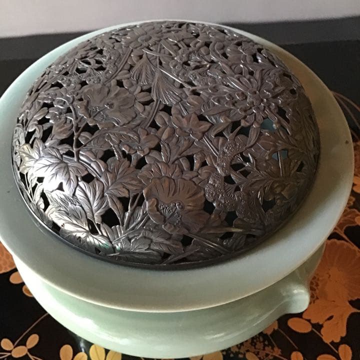 天龍寺青磁香炉　秋草蒔絵香炉台付　　　　　　　Z4