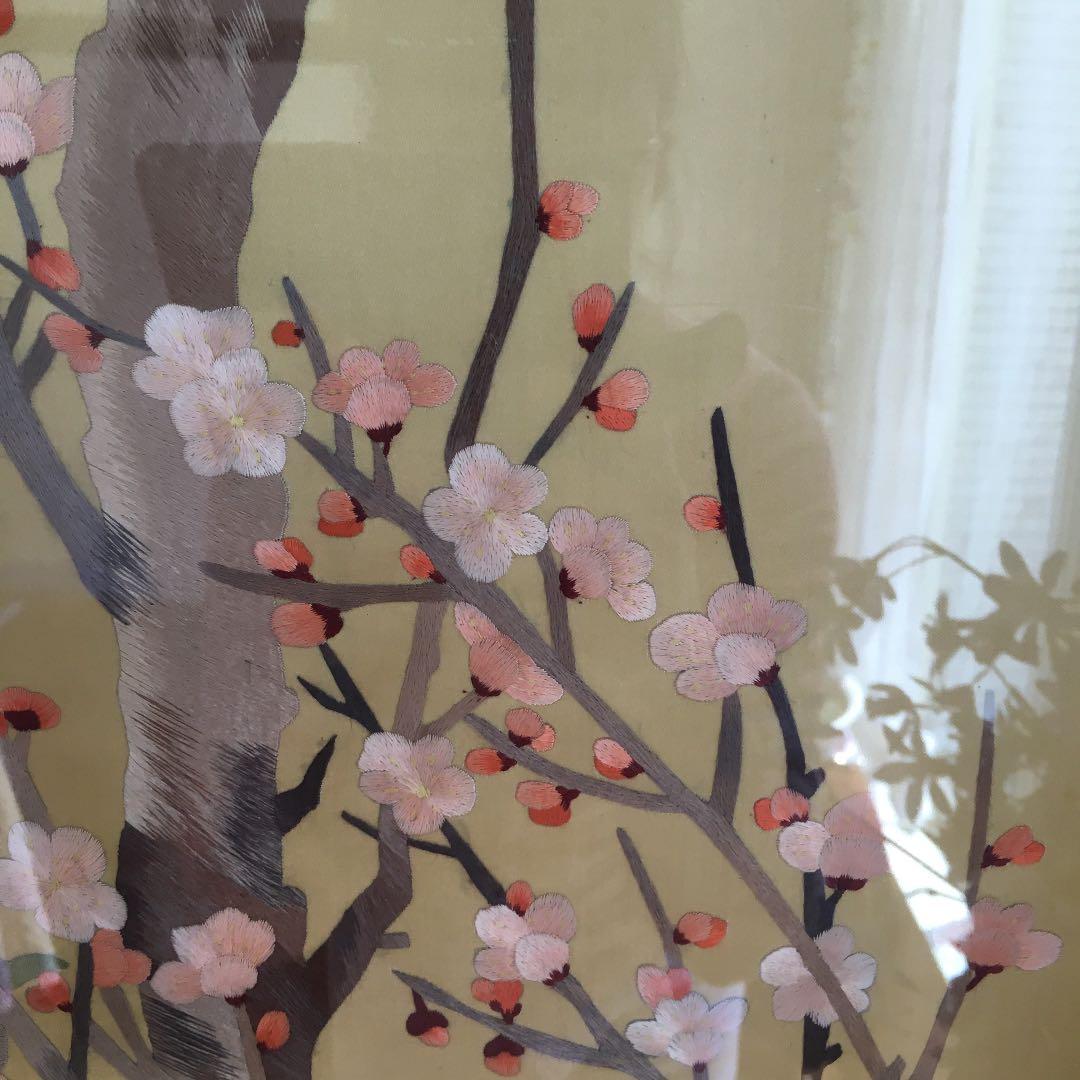 刺繍絵画　梅と山茶　サイズ約48×122cm