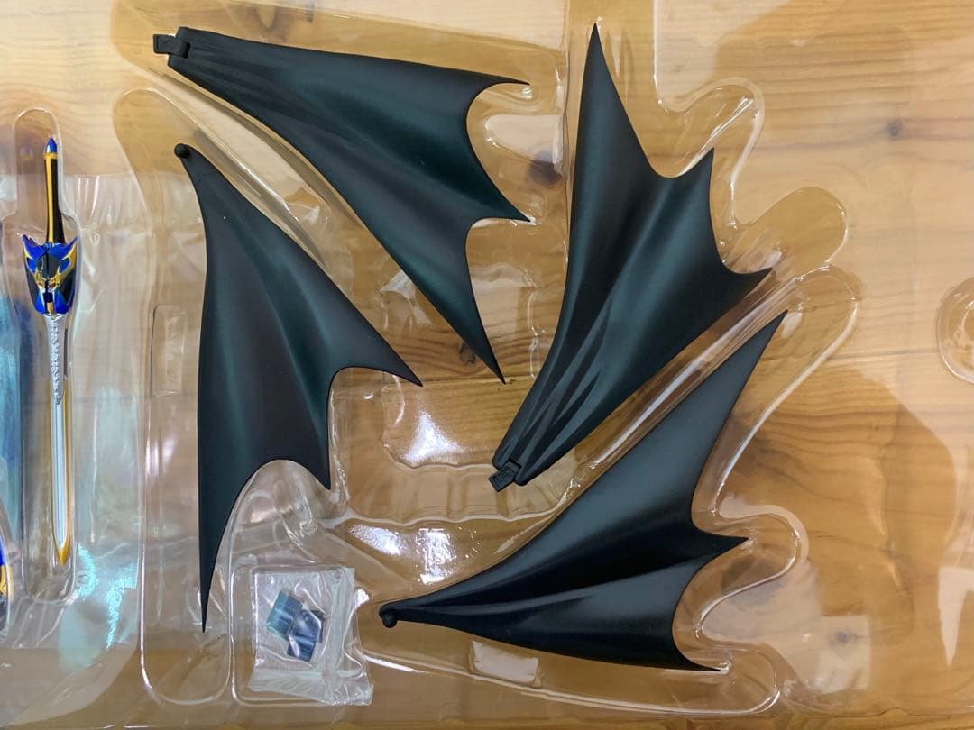 S.H.Figuarts 仮面ライダー　龍騎サバイブ　ナイトサバイブ