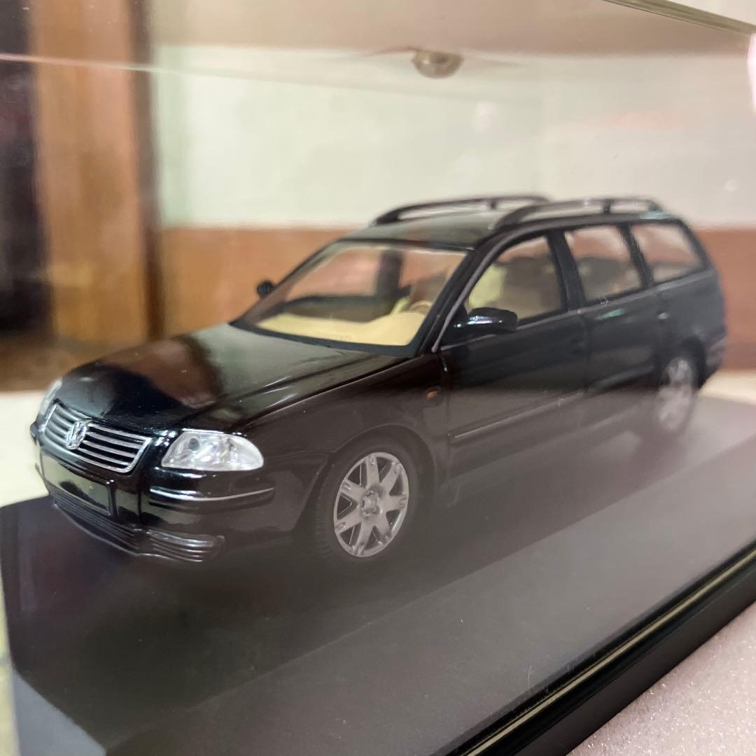 フォルクスワーゲン　パサート　ワゴン　ミニカー　1/43 シュコー