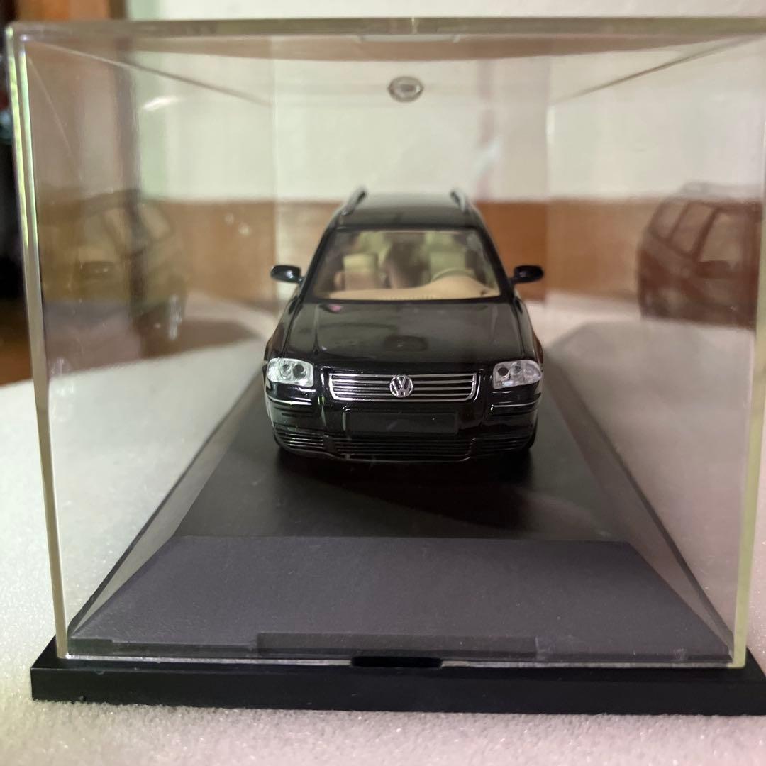フォルクスワーゲン　パサート　ワゴン　ミニカー　1/43 シュコー