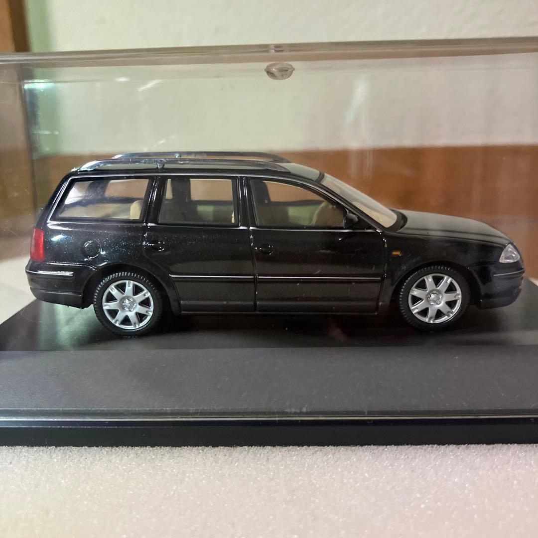 フォルクスワーゲン　パサート　ワゴン　ミニカー　1/43 シュコー