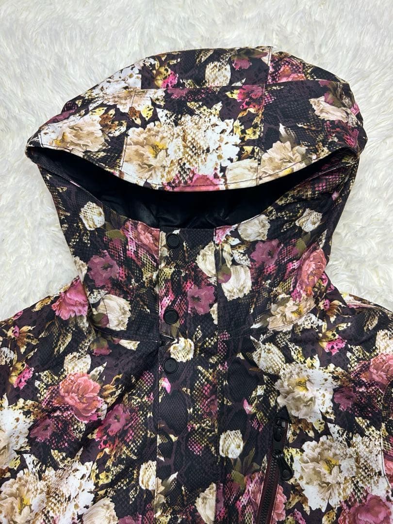 美品　VOLCOM　スノーボードウェア　ジャケット　花柄　M　レディース