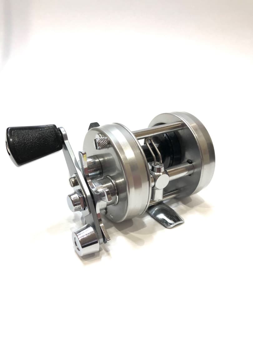 ★ 美品　ABU 2500c  アブガルシア　アンバサダー　シルバー　★
