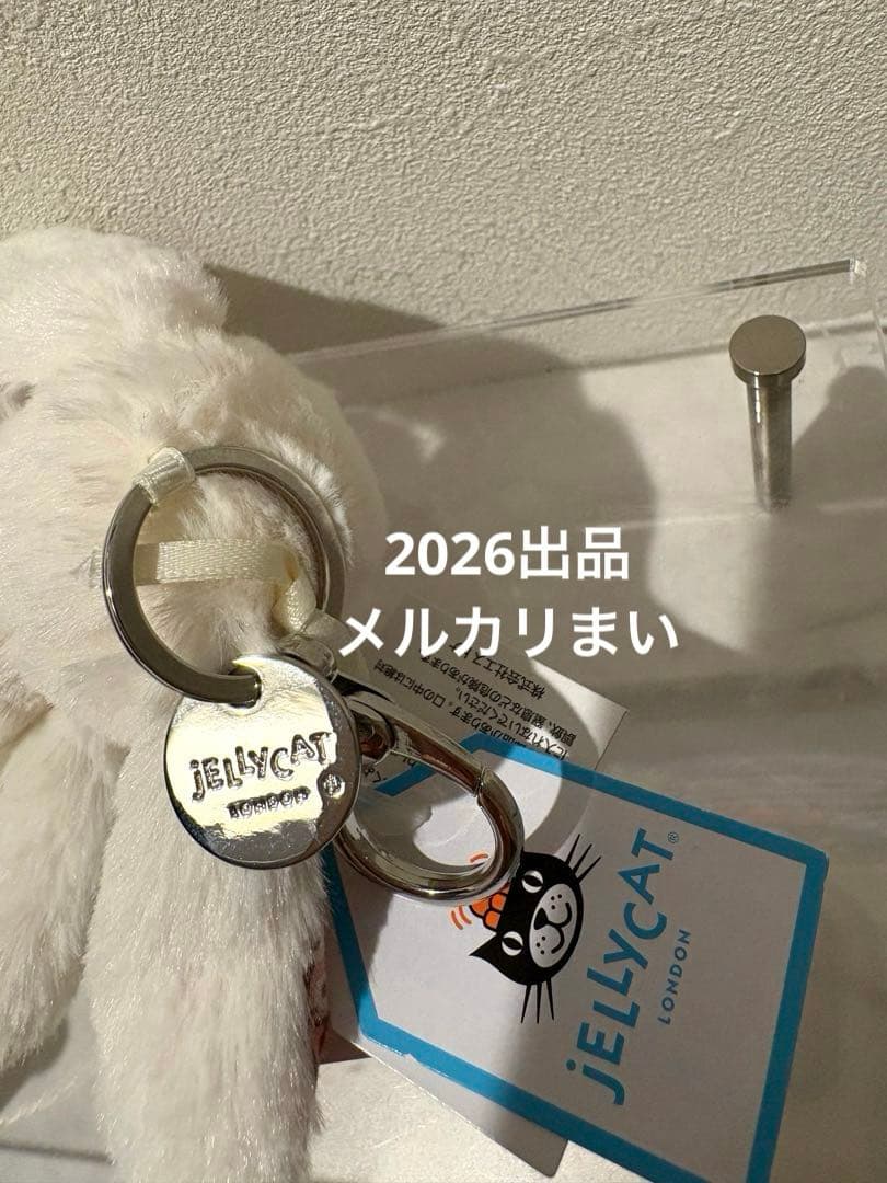  Blossom Cream Bunny Bag Charm 苺