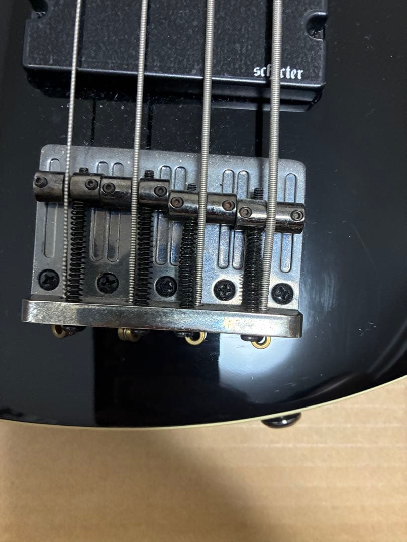 Schecter Diamond Series OMEN EXTRA 4レフティ