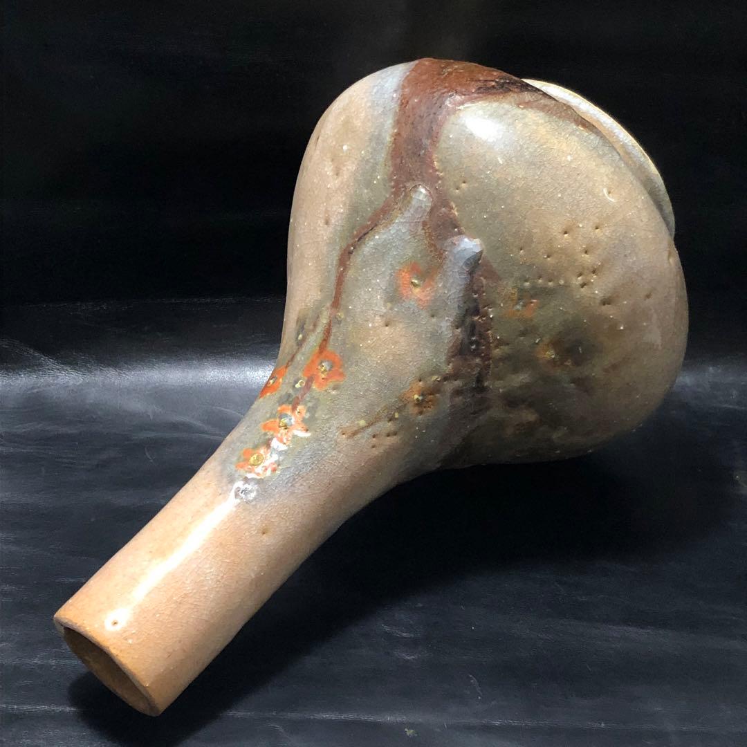 美しい古美術◾️蔵から見事な梅の木が描かれた釉薬どろどろね花瓶、壺、壷が出て来た。