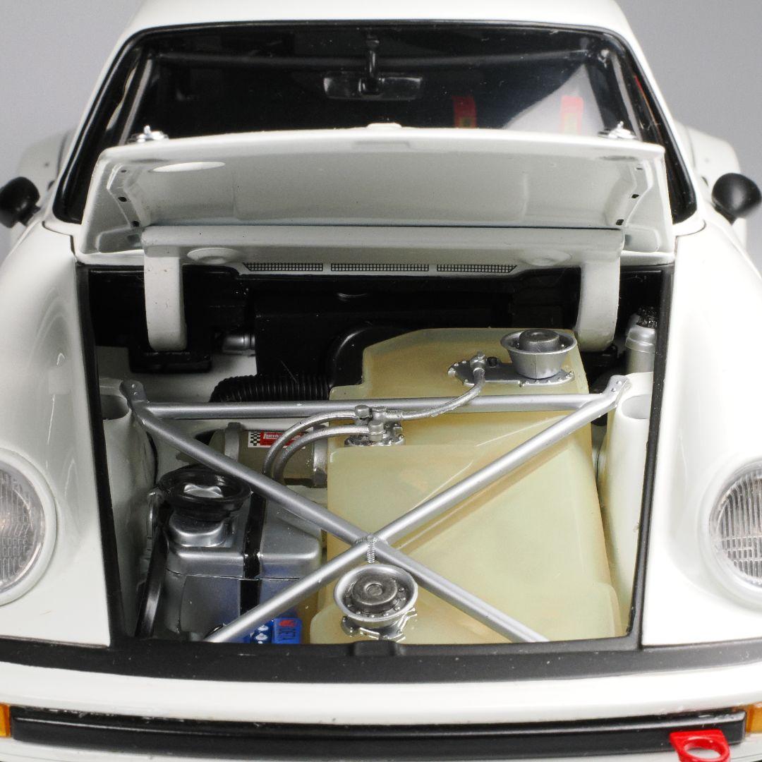 エグゾト 1/18 ポルシェ934RSR ホワイト EXOTO