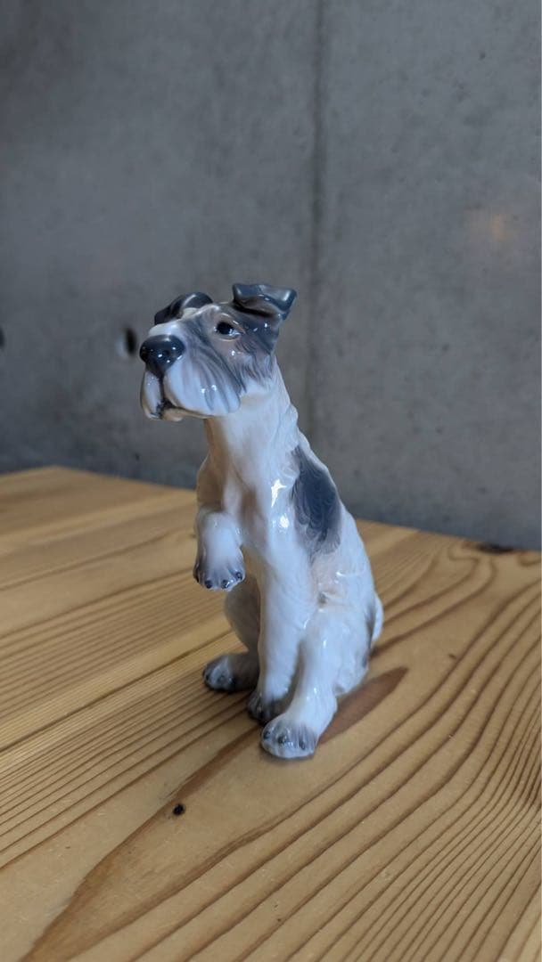 Dahl  犬の陶器フィギュア