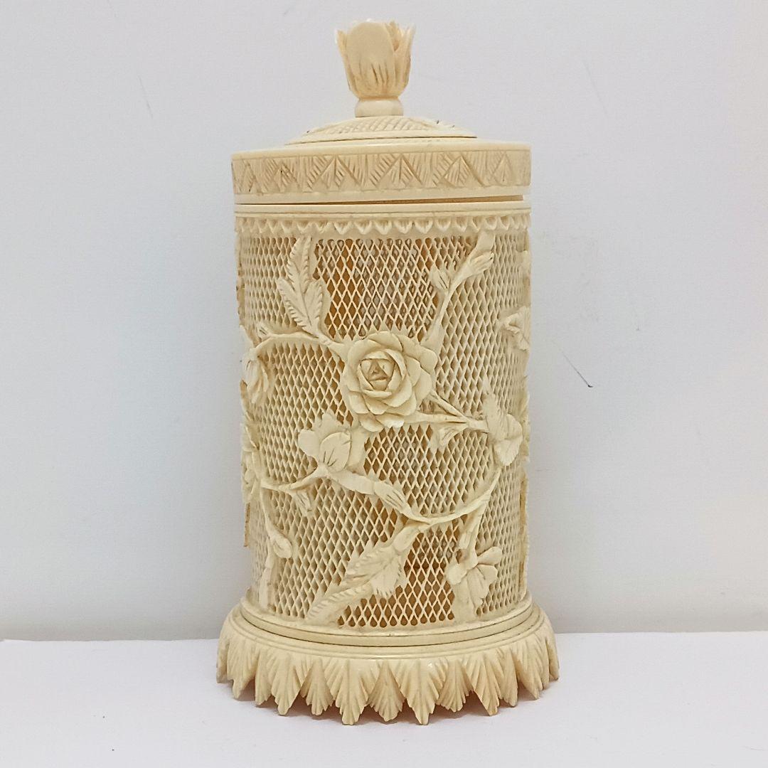 Y2556 高級彫刻 透かし彫り 花彫刻 蓋物 総重量89.7g