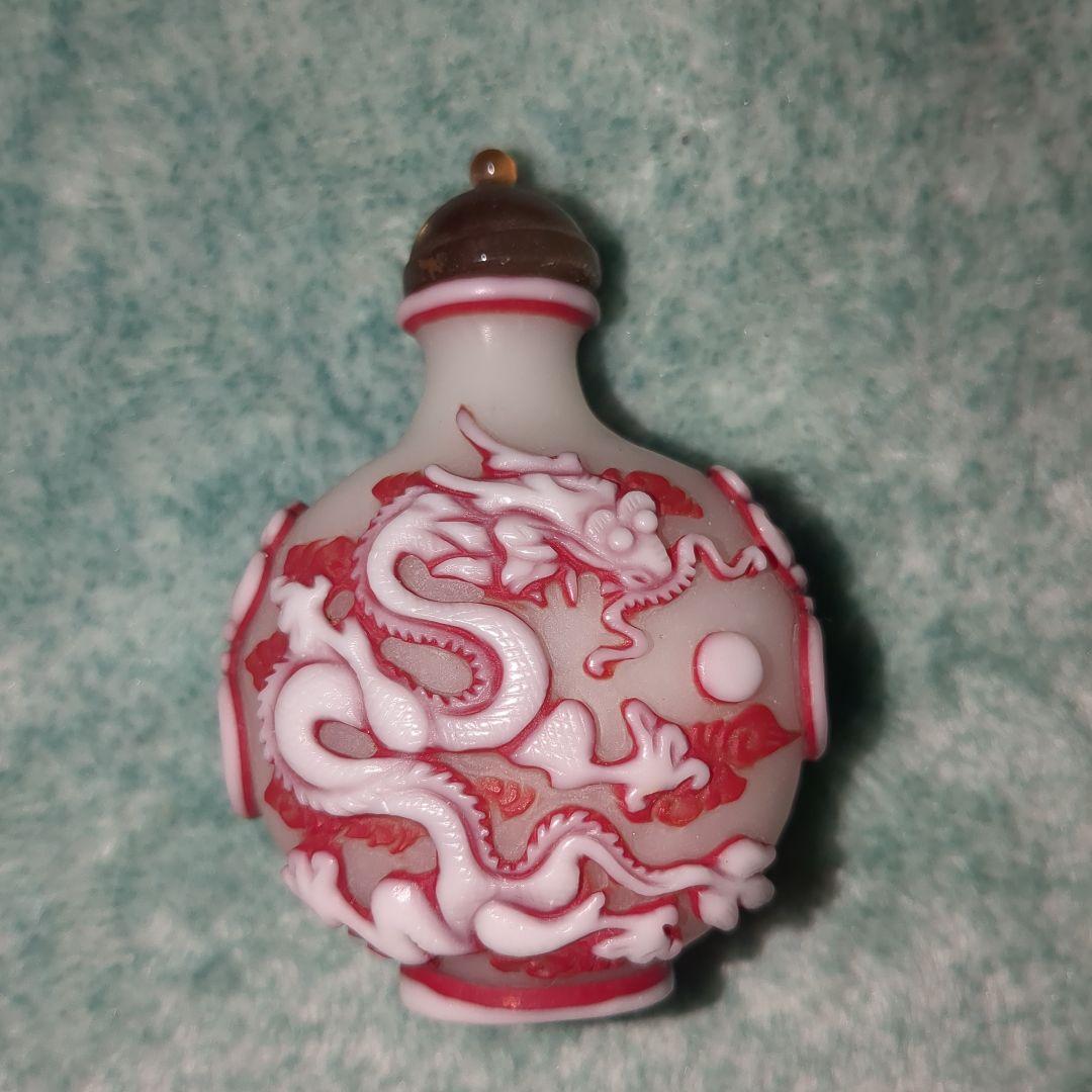 鼻煙壺 龍の彫刻 白磁 乾隆硝子