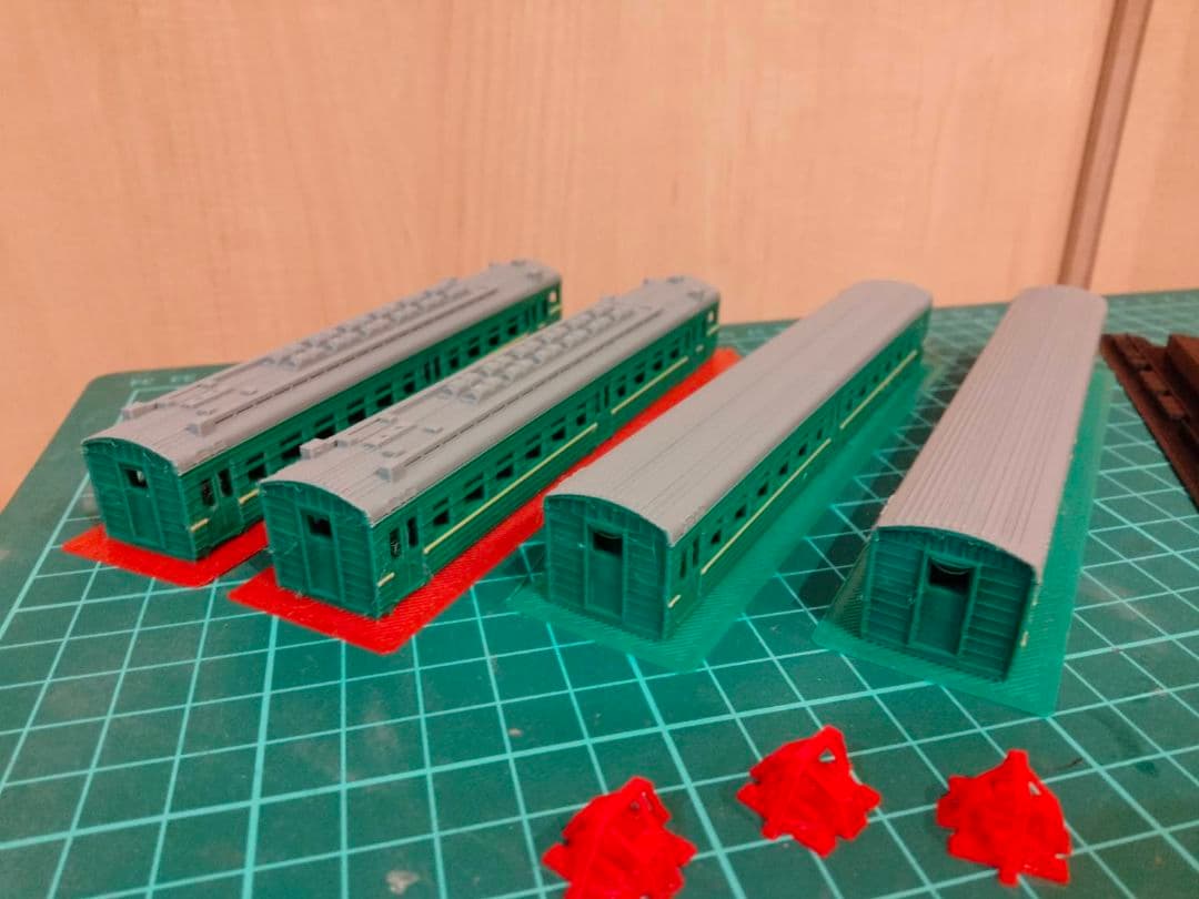 ソ連・ロシア　ER22近郊電車　鉄道模型（Nゲージ）キット　4両セット