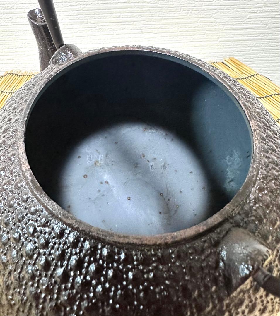 未使用品　岩手県奥州水沢幸工芸　現代の名工 佐藤勝久造　丸平型亀甲霰　南部鉄瓶