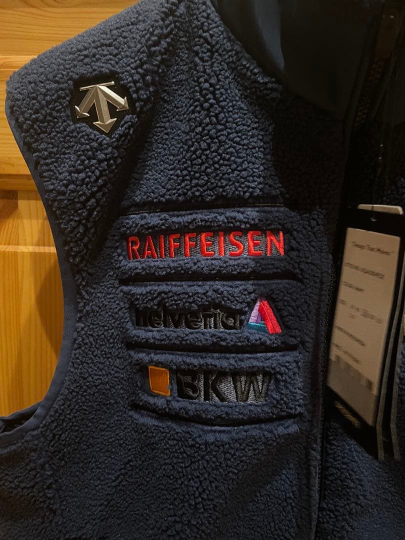 デサント　コリア　フリースベスト　日本未発売　韓国限定