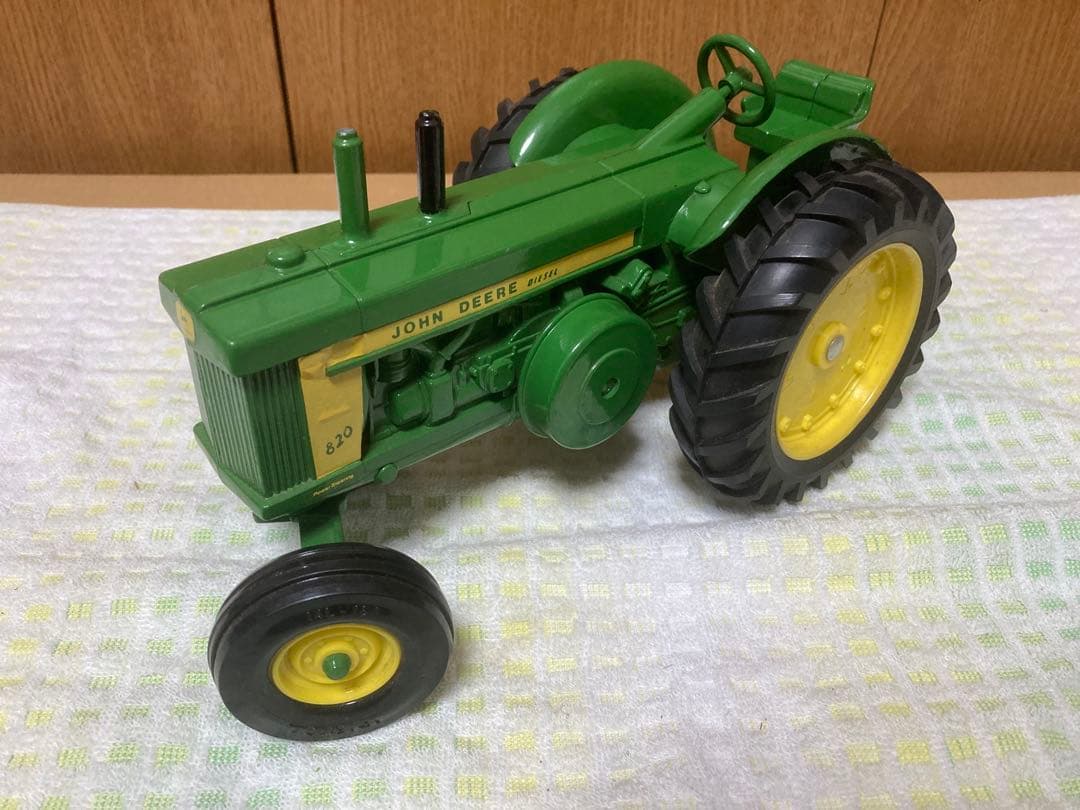 ERTL ジョンディア　トラクター　1/16 スケール