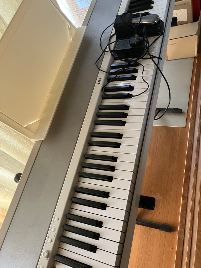 KORG ホワイト　B1 DIGITAL PIANO デジタルピアノ
