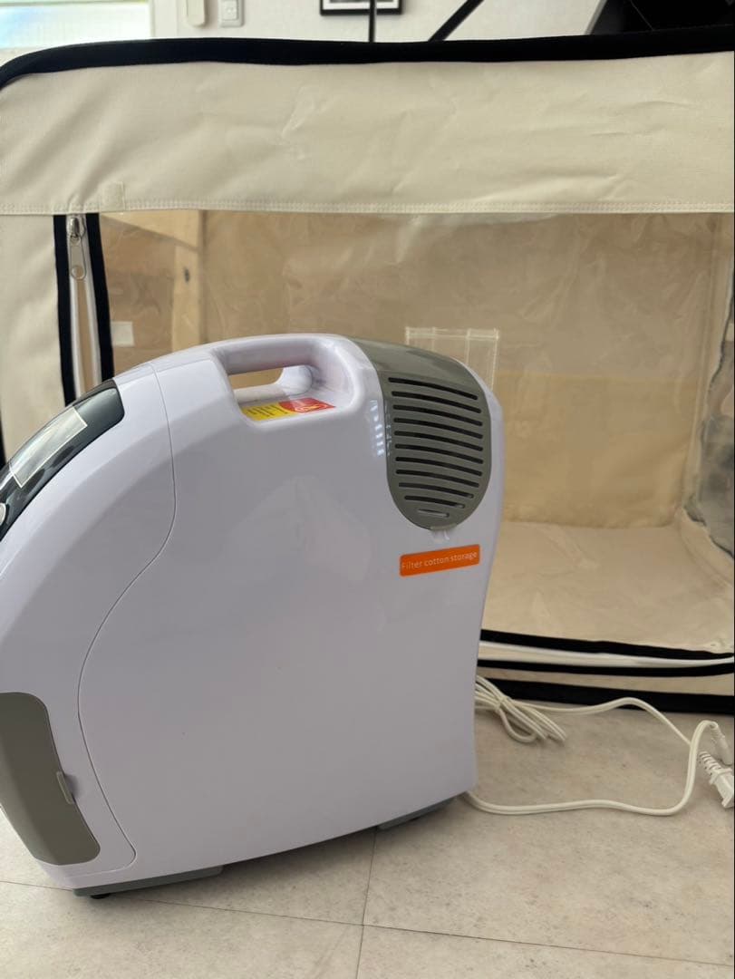 ペット向け酸素室　高性能酸素濃縮器とペットオキシホテルスクエアM