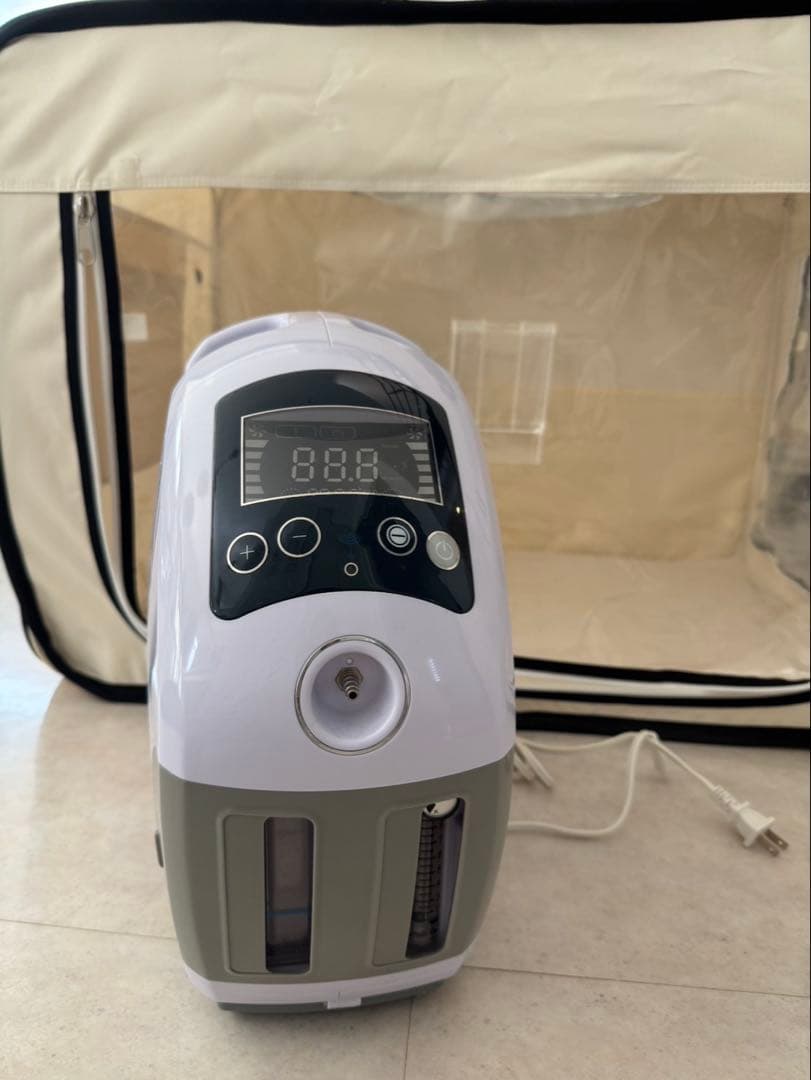 ペット向け酸素室　高性能酸素濃縮器とペットオキシホテルスクエアM