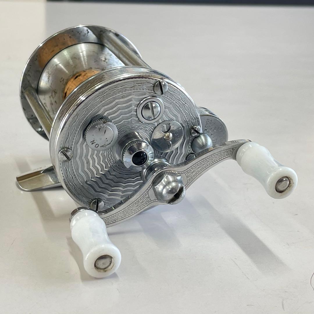 PFLUEGER SUMMIT 1993L 彫刻系ダイレクトリール