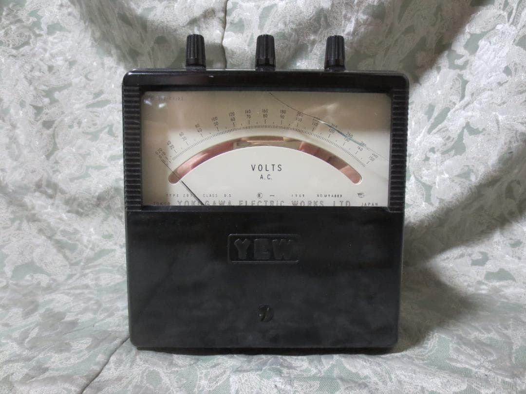 横河電機 電圧計◆VOLTS　A.C. TYPE：2013◆YEW◆4